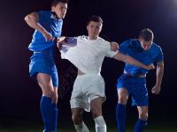 B体育培训-激烈足球对决再展魅力，球场披荆斩棘