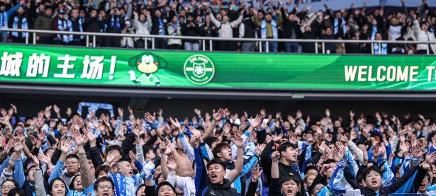 B体育官网-国内职业足球比赛赛程激烈，球员们拼尽全力的简单介绍