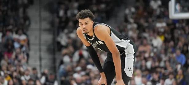 B体育登录入口-猛龙主场大胜马刺，稳坐东部第一