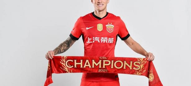 B体育新闻-中超赛季战况频频，球员发挥敬业精神的简单介绍