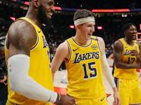 B体育下载-雄鹿擒下独行侠，詹姆斯再度砍下三双