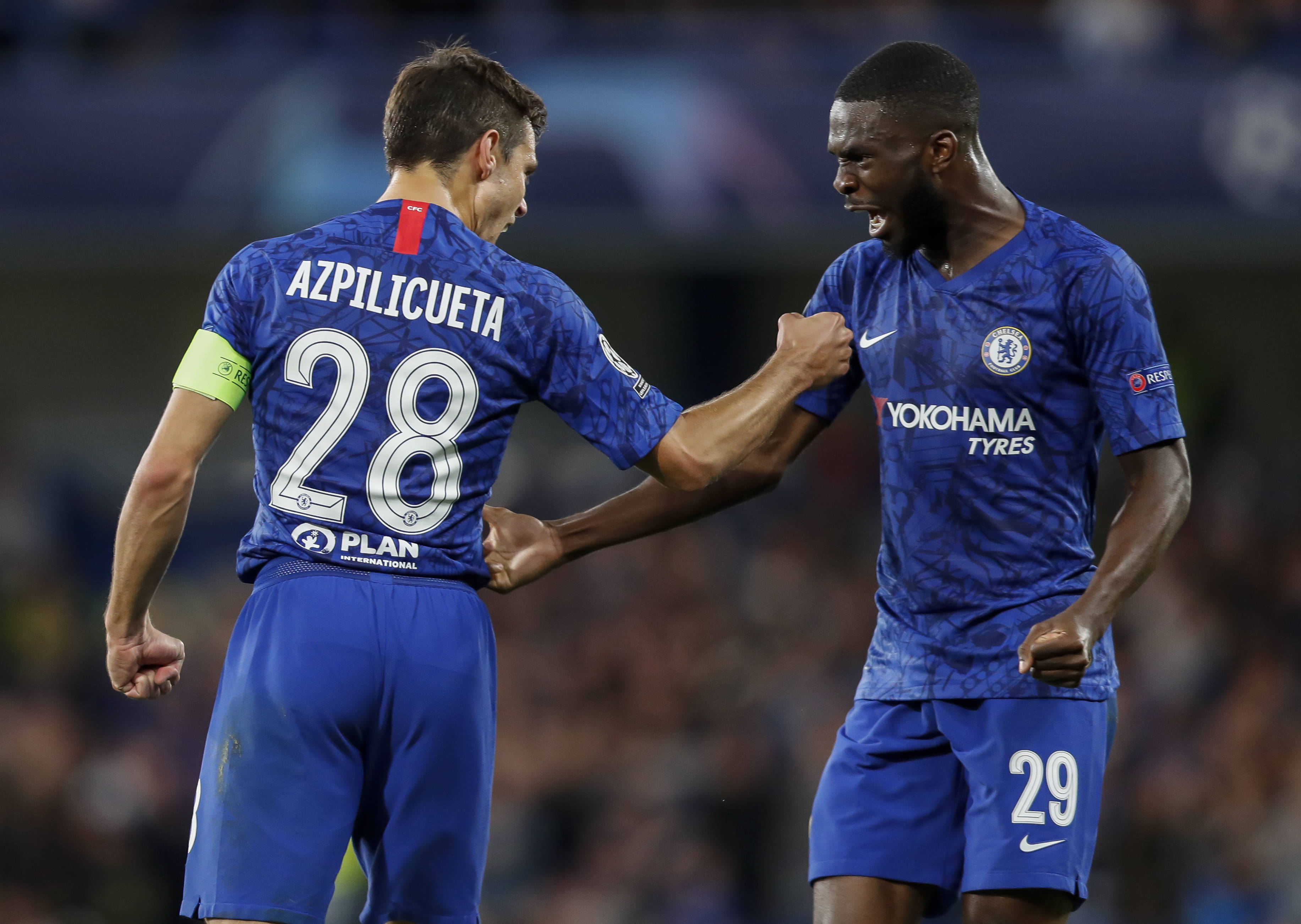 包含布莱顿客场击败卡迪夫，逼近保级的词条