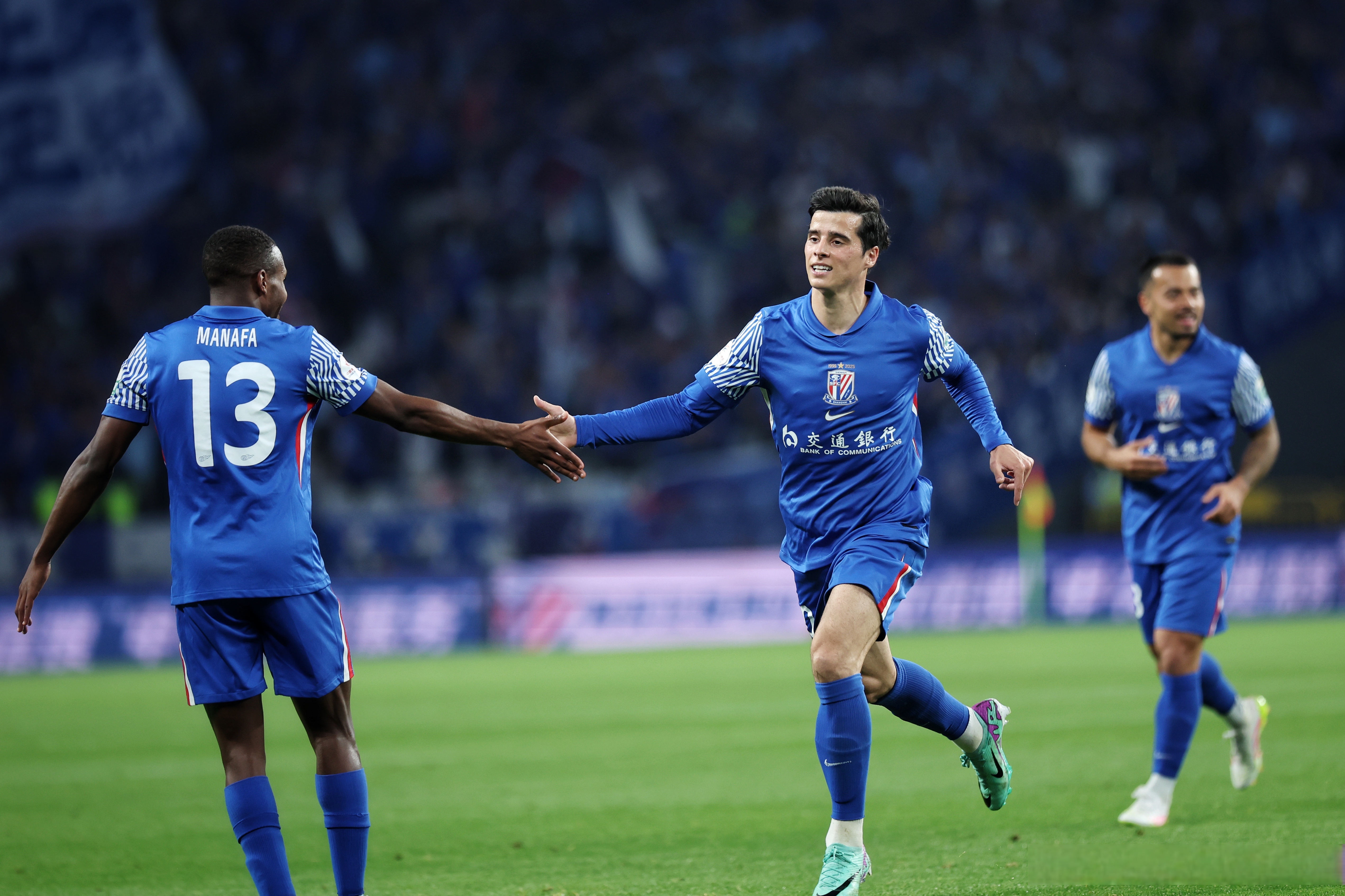 上海申花客场战平山东鲁能，保持不败