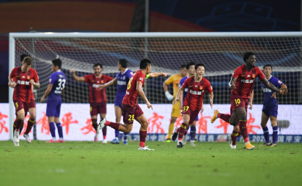 包含上港主场击败河北，暂时排名中超积分榜第三的词条