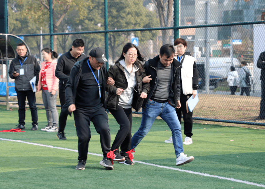 紧张角逐胜负未定，各队摩拳擦掌的简单介绍