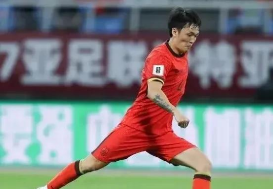 上港门将脱手送礼，造成惨痛失利遗憾