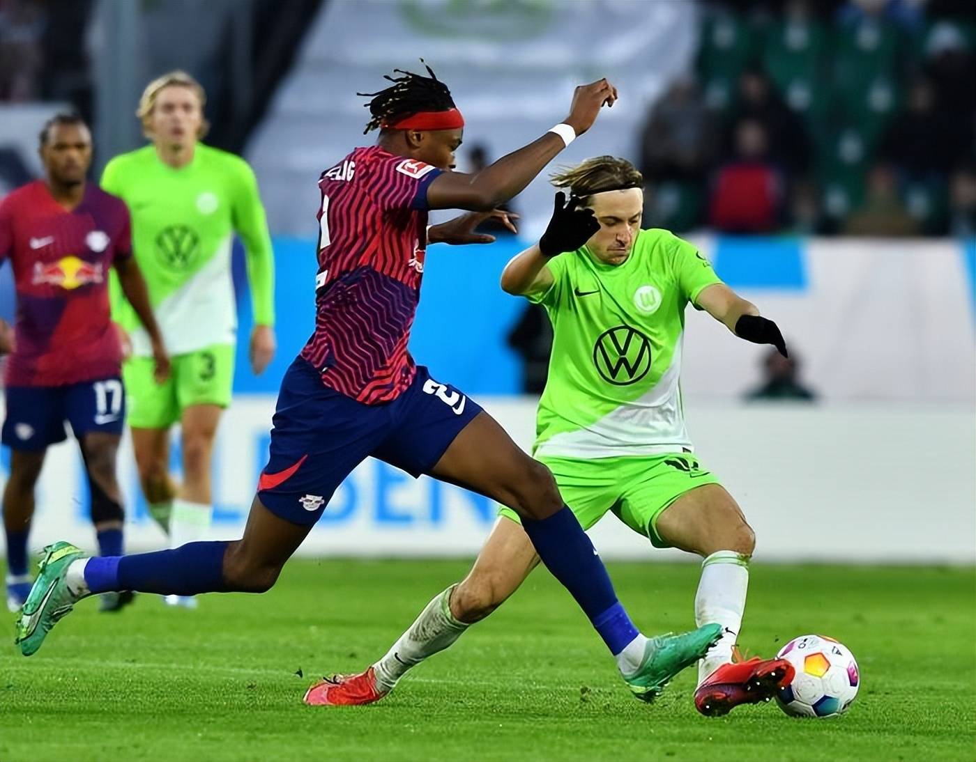 包含沃尔夫斯堡主场战胜对手，德甲积分榜再有所回升的词条