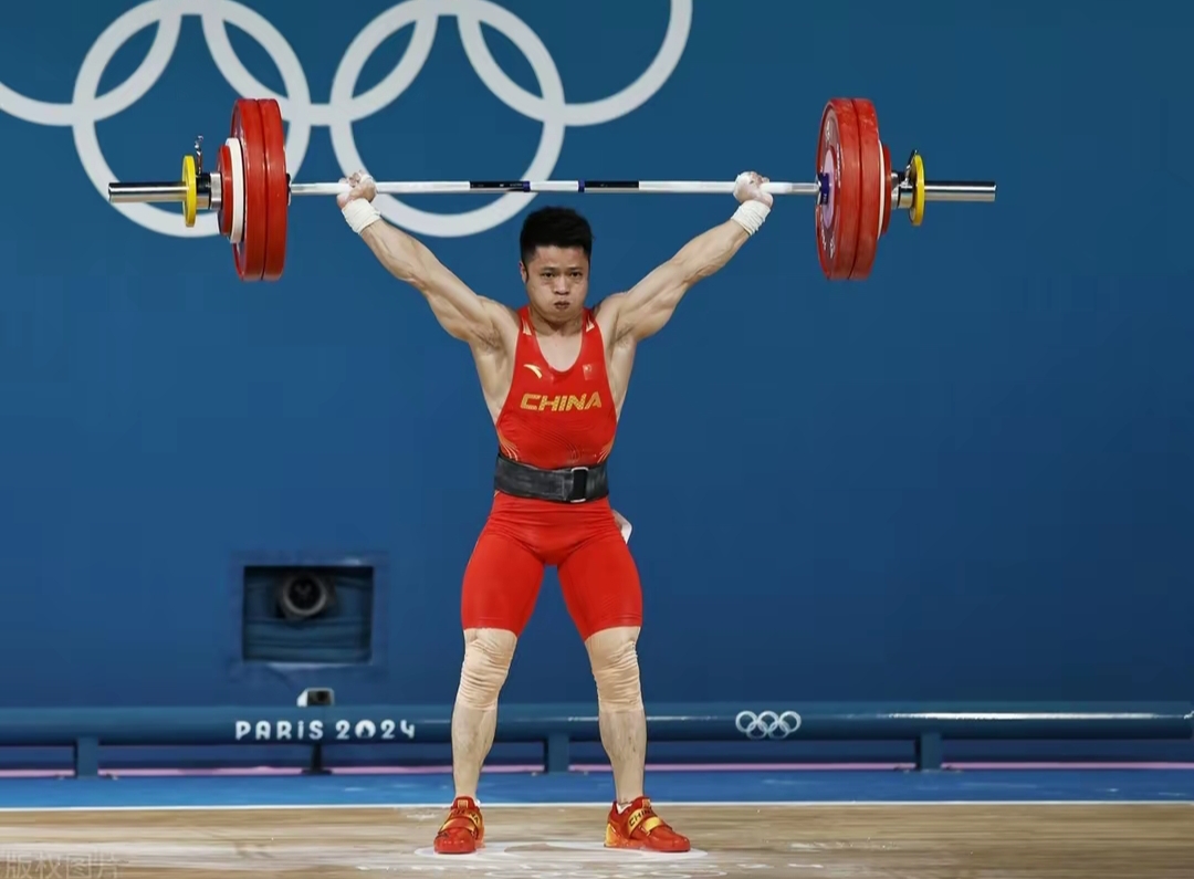 亚洲运动员在举重项目中创造佳绩