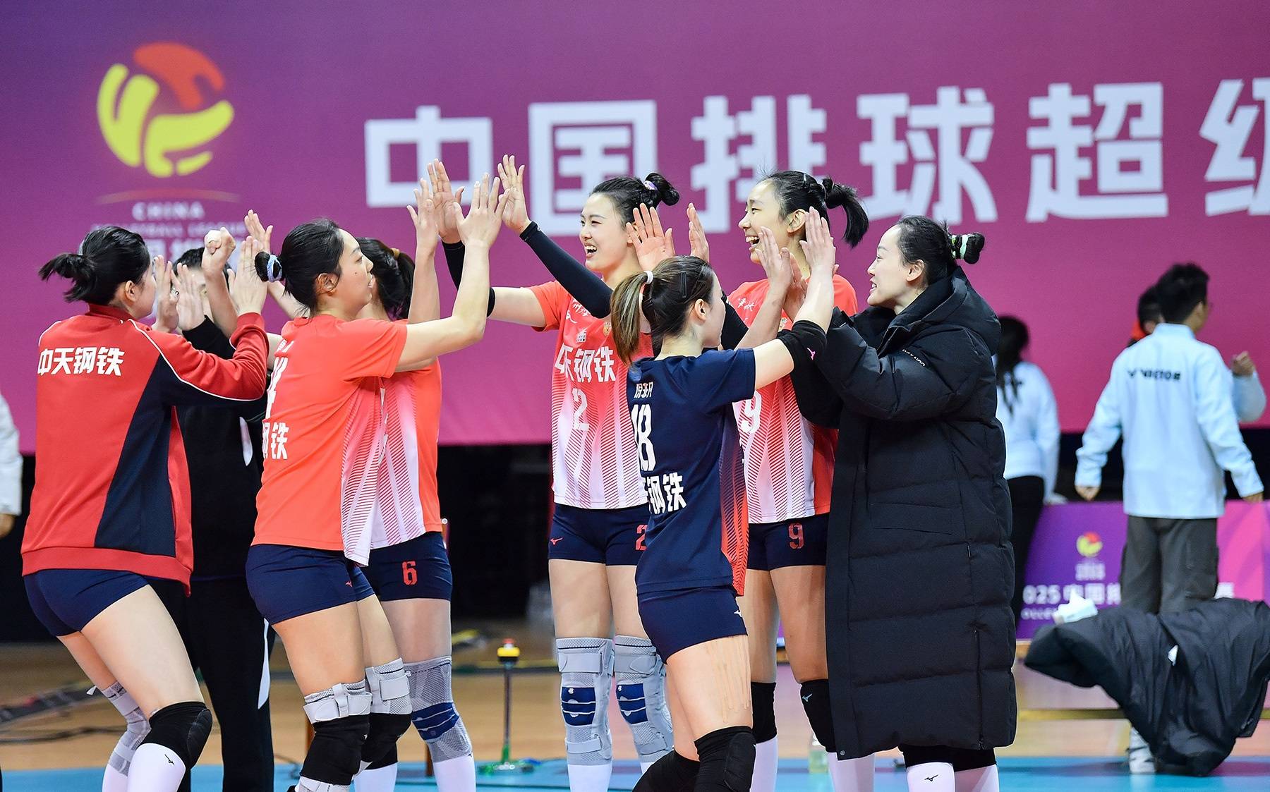 排球女子半决赛：中国队顺利晋级