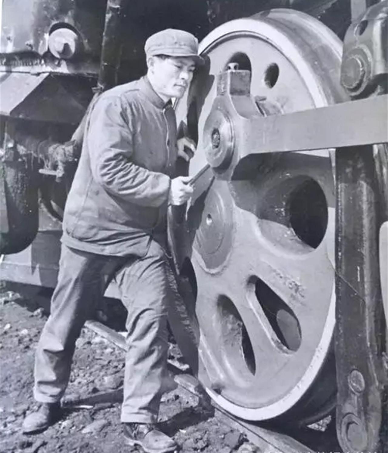 拳击选手张国立实现逆袭，成功晋级