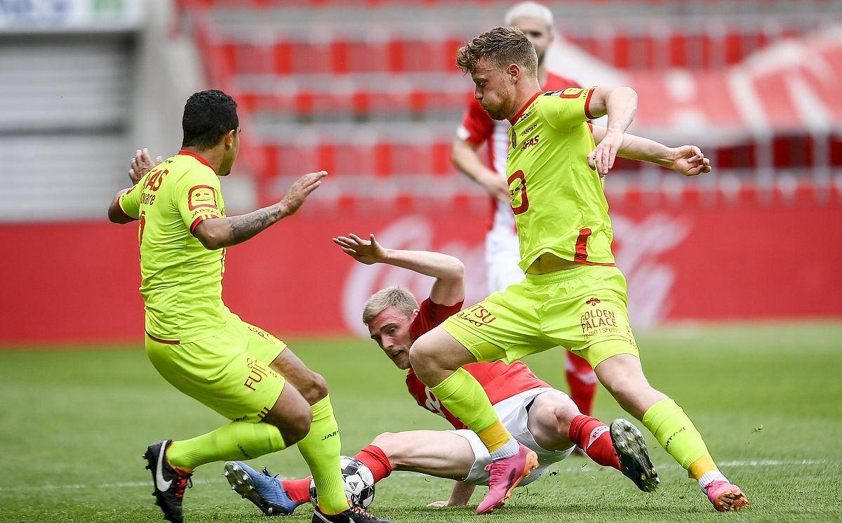 马德里竞技击败瓦伦西亚,取得胜利 马德里竞技击败瓦伦西亚,取得胜利