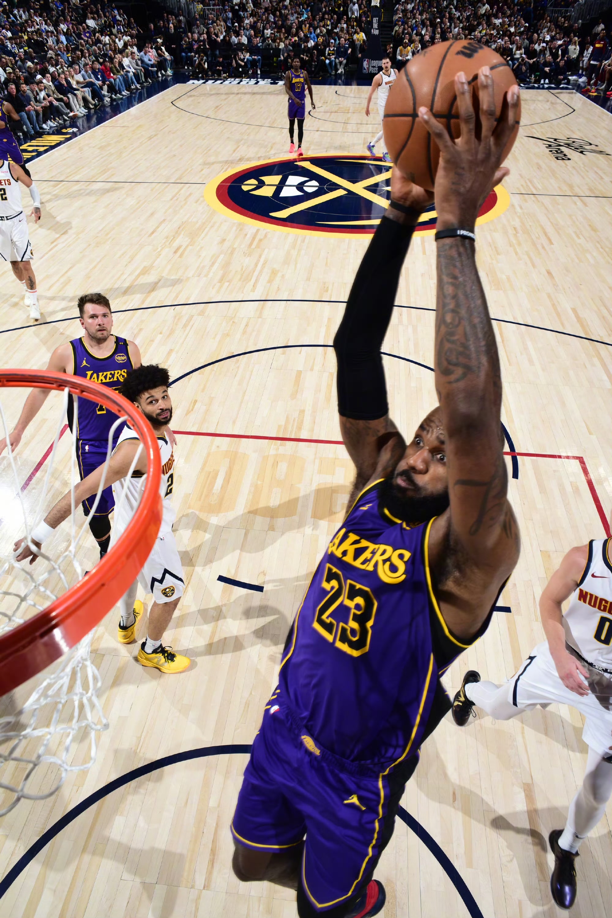 关于湖人主场负掘金，拉塞尔失绝杀的信息