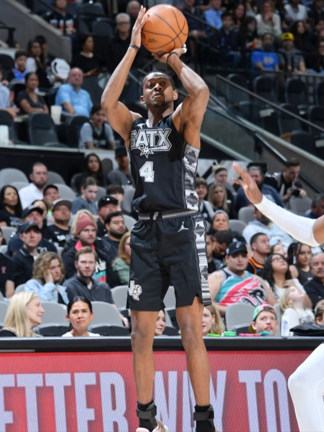 篮网主场负于马刺，遭遇三连败