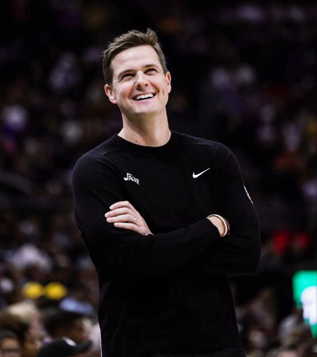 爵士负于马刺低迷不振 爵士负于马刺低迷不振