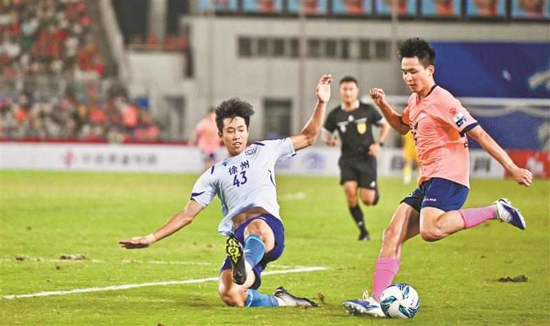 精彩对攻,球队最终战胜对手 精彩对攻,球队最终战胜对手